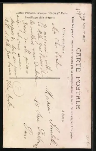 AK Jahreszahl 1907, Frau mit enganliegendem Kleid mit langer Schleppe und Blumen