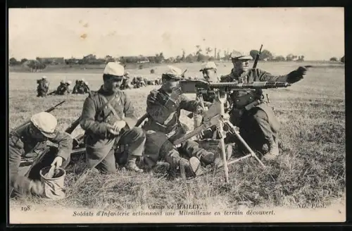 AK Soldats d`Infanterie actionnant une Mitrailleuse en terrain découvert