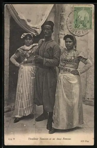 AK Französischer Soldat der Infanterie in Algerien mit Frauen