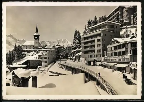 AK Arosa-Dorf, Winterliche Ortspartie mit Sportgeschäft Gebr. Sprecher, Blick zur Kirche