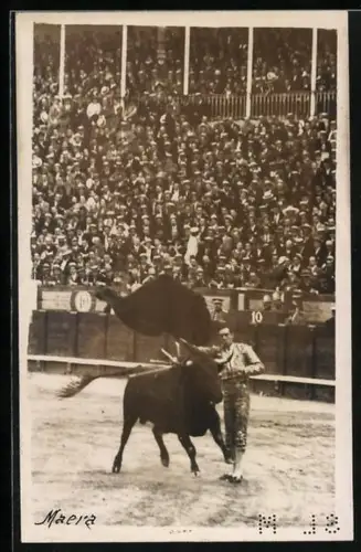 AK Maera, Torero mit Flagge in der Arena