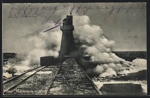 AK Pillau, Nordermole mit Leuchtturm im Sturm