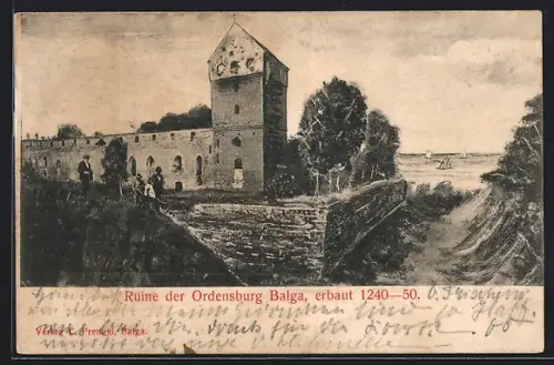 AK Balga, Ruine der Ordensburg Balga mit Seeblick, Besucher
