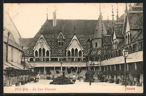 AK Beaune, Hôtel Dieu, la Cour d'honneur
