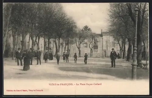 AK Vitry-le-Francois, La Place Royer-Collard