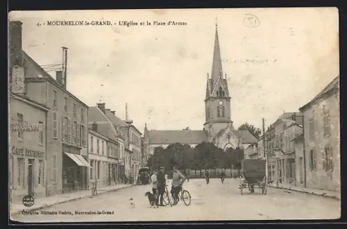 AK Mourmelon-le-Grand, L`Eglise et la Place d`Armes