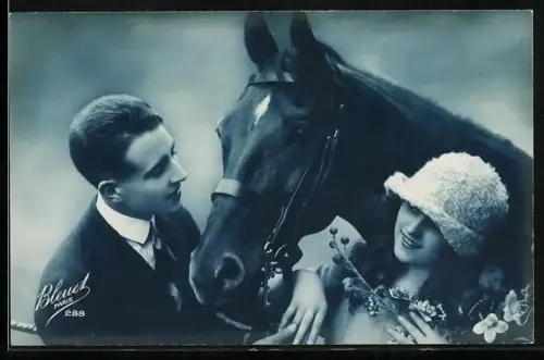 Foto-AK Bleuet Paris Nr. 288: Mann nimmt zärtlich die Hand einer Dame
