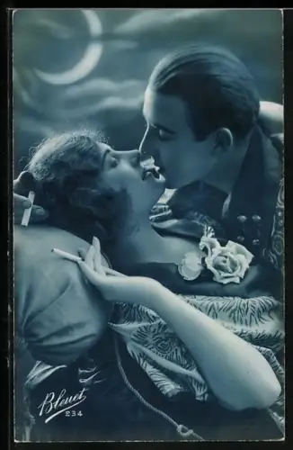 Foto-AK Bleuet Paris Nr. 234: Paar in inniger Pose mit Zigaretten