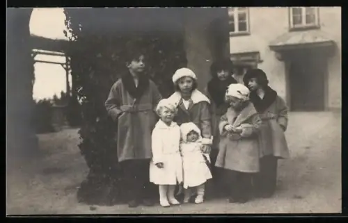 AK Kronprinz Otto von Österreich im Kreise seiner Geschwister