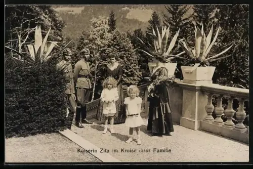 AK Kaiserin Zita von Österreich im Kreise ihrer Familie