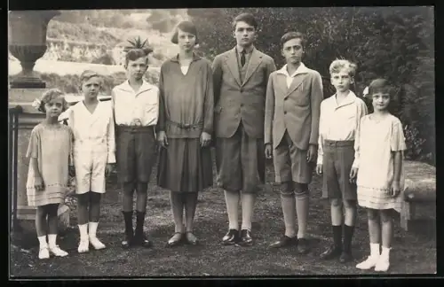 AK Kronprinz Otto von Österreich im Kreise seiner Geschwister