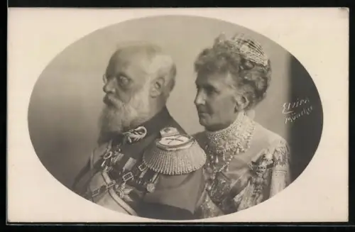 AK König Ludwig III. in Uniform und Königin Maria Therese von Bayern in eleganter Abendrobe