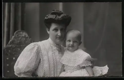 AK Erzherzogin Peter Ferdinand von Österreich mit Kind