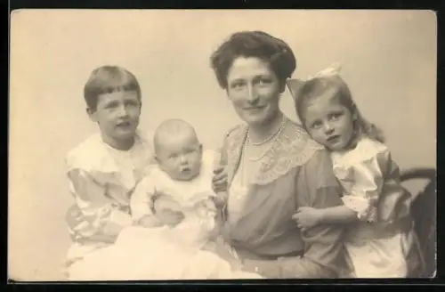AK Prinzessin Franz von Bayern mit ihren Kindern