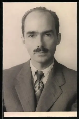 Foto-AK Kronprinz Otto von Österreich im Anzug