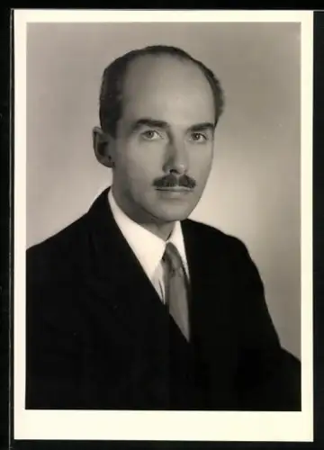 Foto-AK Kronprinz Otto von Österreich im Anzug