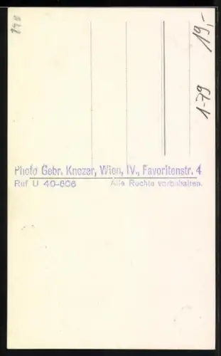 Foto-AK Kronprinz Otto von Österreich im Anzug in ovalem Passepartout