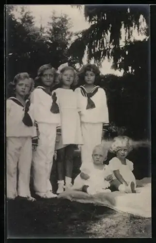 Foto-AK Kronprinz Otto von Österreich mit seinen Geschwistern
