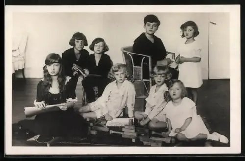 AK Kronprinz Otto von Österreich in einer Kindergruppe