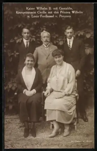 AK Kaiser Wilhelm II. mit Gemahlin, Kronprinzessin Cecilie mit den Prinzen Wilhelm u. Louis Ferdinand von Preussen