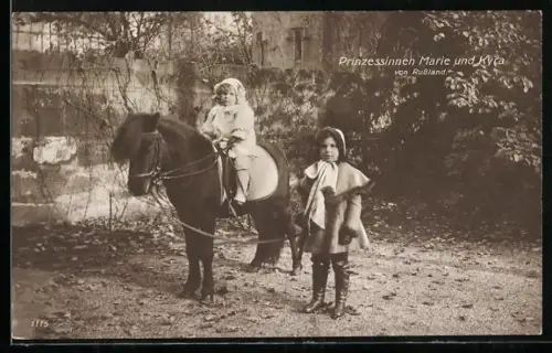 AK Prinzessinnen Marie und Kyra von Russland mit einem Pony