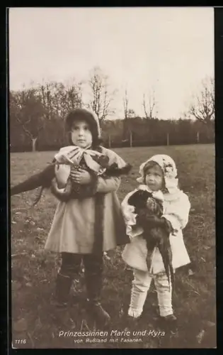 AK Die Prinzessinen Marie und Kyra von Russland mit Fasanen im Arm