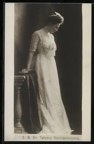 AK Tatjana von Russland an einem Podest lehnend