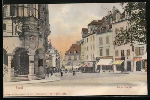 AK Basel, Freie Strasse Kreuzung mit historischem Gebäude u. Geschäften