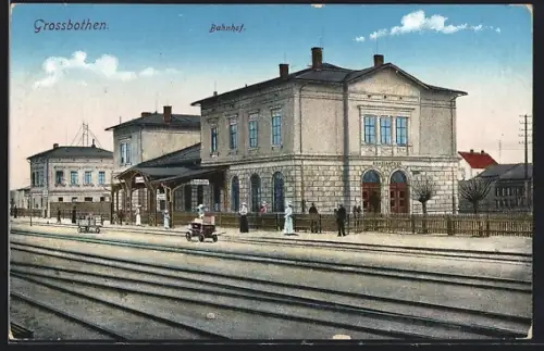 AK Grossbothen, Passanten am Bahnhof