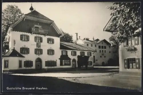 AK Heutau, Gaststätte Brauerei A. Knerr, Ansicht von der Strasse aus