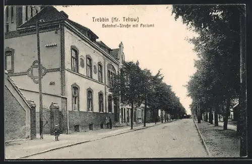 AK Trebbin /Kr. Teltow, Bahnhof-Strasse mit Postamt