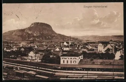 AK Singen-Hohentwiel, Stadtansicht mit Hohentwiel und Bahnhof