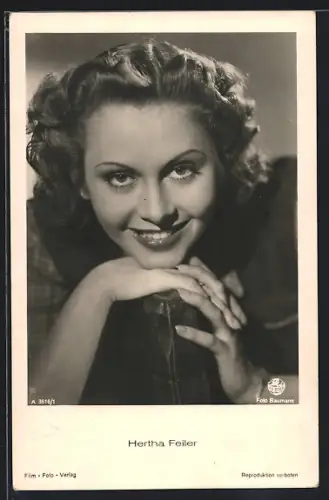 AK Schauspielerin Hertha Feiler mit strahlenden Augen