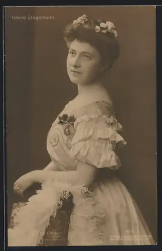 AK Schauspielerin Helene Stägemann in festlichem Kleid