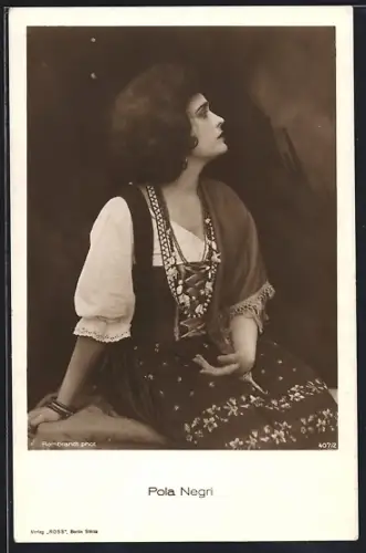 AK Schauspielerin Pola Negri im Kostüm einer Filmrolle