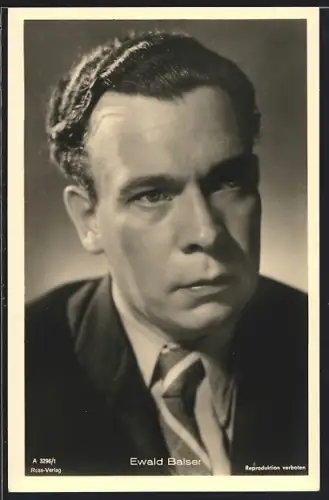 AK Schauspieler Ewald Balser mit ernsten Blick zur Seite schauend