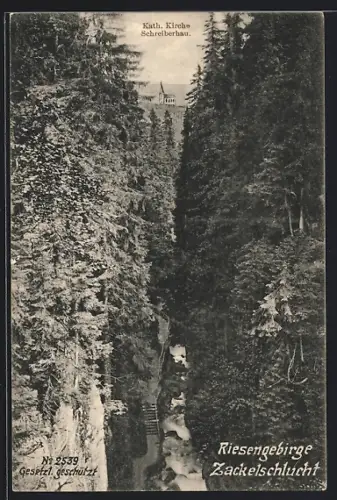 AK Schreiberhau /Riesengebirge, Zackelschlucht mit Blick zur katholischen Kirche