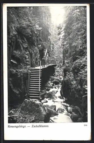 AK Zackelklamm, Fluss und Mann am Geländer