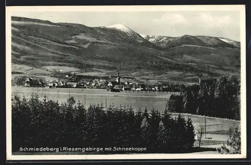 AK Schmiedeberg i. Riesengebirge, Ortsansicht mit Schneekoppe
