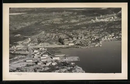 AK Yellowknife /N.W.T., Airplane view of the city
