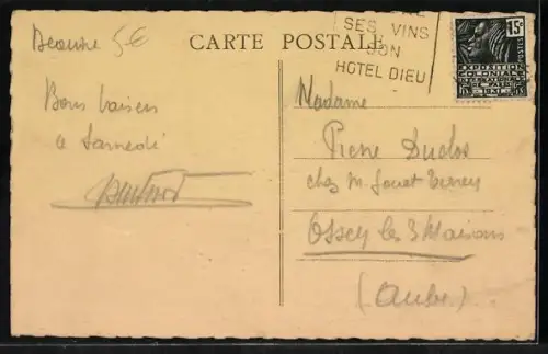 AK Beaune, Hospices, Groupe de Petites Religieuses Hospitalieres dans la Cour de l`Hotel-Dieu