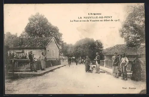 AK La Neuville-au-Pont, Le Pont et rue de Vouziers au début de 1915