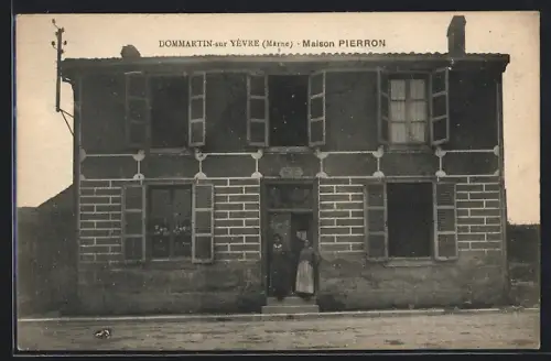 AK Dommartin-sur-Yevre, Maison Pierron