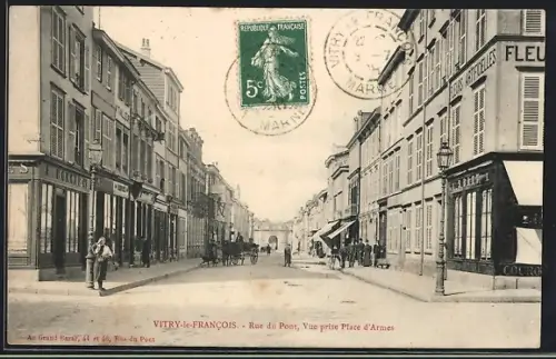 AK Vitry-le-Francois, Rue du Pont, Vue prise Place d`Armes
