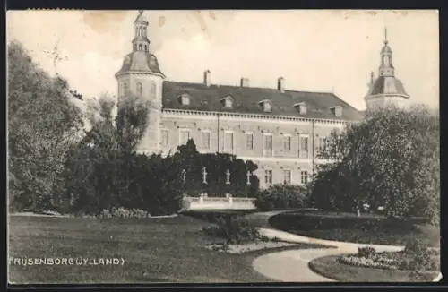 AK Frijsenborg /Jylland, Blick zum Schloss