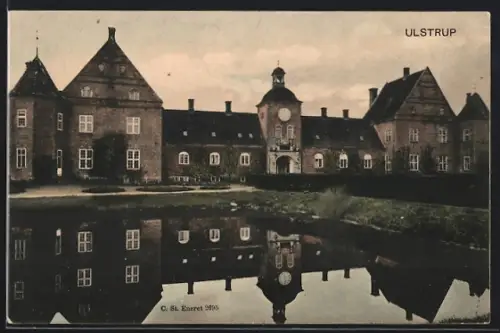 AK Ulstrup, Blick auf ein Haus mit Garten und Teich