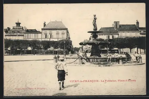 AK Vitry-le-Francois, La Fontaine, Place d`Armes