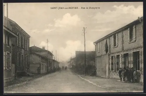 AK Saint-Jean-sur-Moivre, Rue de Dampierre, Strassenpartie