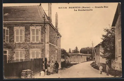 AK Sompuis /Marne, Grande-Rue, La Gendarmerie