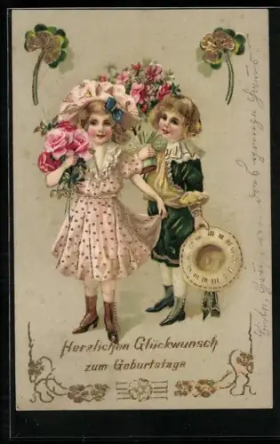Künstler-AK Junge mit seiner Freundin und einem Blumentopf, Kleeblätter, Geburtstagswünsche